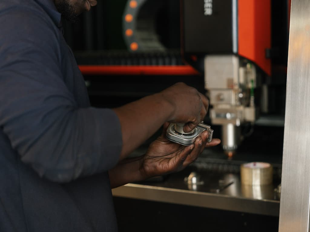 Inspecting a machined round flange component